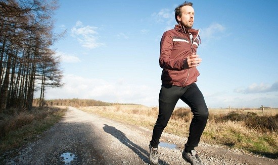 &Omicron; &alpha;&theta;&lambda;&eta;&tau;&iota;&sigma;&mu;ό&sigmaf; &omega;&sigmaf; &phi;ά&rho;&mu;&alpha;&kappa;&omicron;: &Pi;ώ&sigmaf; &eta; &kappa;ί&nu;&eta;&sigma;&eta; &pi;&rho;&omicron;&sigma;&tau;&alpha;&tau;&epsilon;ύ&epsilon;&iota; &alpha;&rho;&theta;&rho;ώ&sigma;&epsilon;&iota;&sigmaf;, &mu;ύ&epsilon;&sigmaf; &kappa;&alpha;&iota; &nu;&omicron;&upsilon;