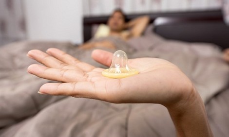 Stealthing: &Eta; &tau;&alpha;&kappa;&tau;&iota;&kappa;ή &sigma;&tau;&omicron; &sigma;&epsilon;&xi; &pi;&omicron;&upsilon; &beta;ά&zeta;&epsilon;&iota; &sigma;&epsilon; &kappa;ί&nu;&delta;&upsilon;&nu;&omicron; &tau;&eta;&nu; &upsilon;&gamma;&epsilon;ί&alpha; &tau;&omega;&nu; &gamma;&upsilon;&nu;&alpha;&iota;&kappa;ώ&nu;
