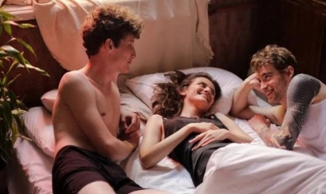 Cuckolding: &Eta; &nu;έ&alpha; &mu;ό&delta;&alpha; &sigma;&tau;&omicron; &sigma;&epsilon;&xi; &pi;&omicron;&upsilon; &theta;έ&lambda;&epsilon;&iota; &tau;&omicron;&upsilon;&sigmaf; ά&nu;&tau;&rho;&epsilon;&sigmaf;&hellip; &kappa;&epsilon;&rho;&alpha;&tau;ά&delta;&epsilon;&sigmaf;