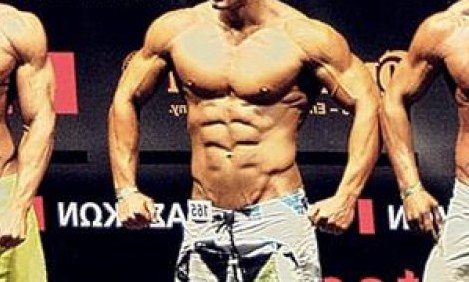 Bill Katsimenis Fitness model: &Theta;έ&lambda;&omega; &nu;&alpha; &sigma;&upsilon;&nu;&epsilon;&chi;ί&sigma;&omega; &nu;&alpha; &lambda;&alpha;&mu;&beta;ά&nu;&omega; &mu;έ&rho;&omicron;&sigmaf; &sigma;&epsilon; &alpha;&gamma;ώ&nu;&epsilon;&sigmaf; &sigma;&omega;&mu;&alpha;&tau;&iota;&kappa;ή&sigmaf; &delta;&iota;ά&pi;&lambda;&alpha;&sigma;&eta;&sigmaf;