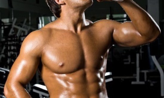 7 λόγοι για να προσθέσετε «καλά» λιπαρά στο ρόφημα πρωτεΐνης