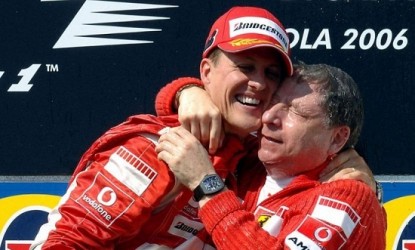 &Tau;&iota; &sigma;&upsilon;&mu;&beta;&alpha;ί&nu;&epsilon;&iota; &mu;&epsilon; &tau;&omicron;&nu; &Sigma;&omicron;&upsilon;&mu;ά&chi;&epsilon;&rho;;