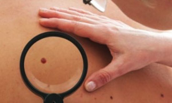 ''&Alpha;&theta;ώ&alpha;'' &epsilon;&lambda;&iota;ά ή &mu;&epsilon;&lambda;ά&nu;&omega;&mu;&alpha;: &Tau;&alpha; &sigma;&eta;&mu;ά&delta;&iota;&alpha; SOS