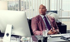 H &pi;&omicron;&lambda;&lambda;ή &delta;&omicron;&upsilon;&lambda;&epsilon;&iota;ά &pi;&rho;&omicron;&kappa;&alpha;&lambda;&epsilon;ί &kappa;&alpha;&rho;ά&phi;&lambda;&alpha;;