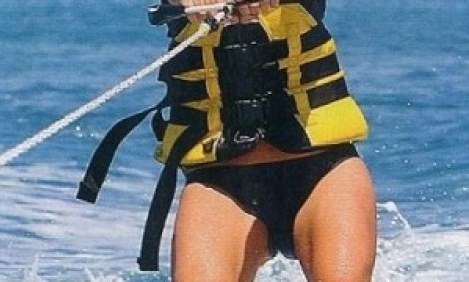 &Epsilon;&lambda;&lambda;&eta;&nu;ί&delta;&alpha; &pi;&alpha;&rho;&omicron;&upsilon;&sigma;&iota;ά&sigma;&tau;&rho;&iota;&alpha; &mu;&alpha;&theta;&alpha;ί&nu;&epsilon;&iota; &sigma;&kappa;&iota; (photos)