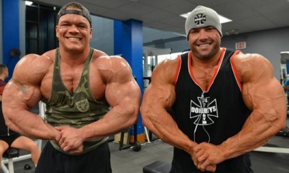 &Omicron; bodybuilder Josh Lenartowicz &beta;&rho;ή&kappa;&epsilon; &pi;&epsilon;&sigma;&mu;έ&nu;&omicron; &sigma;&tau;&eta;&nu; &kappa;&omicron;&upsilon;&zeta;ί&nu;&alpha; &tau;&omicron;&nu; McCarver