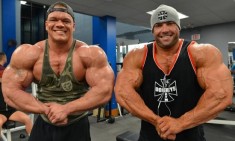 &Omicron; bodybuilder Josh Lenartowicz &beta;&rho;ή&kappa;&epsilon; &pi;&epsilon;&sigma;&mu;έ&nu;&omicron; &sigma;&tau;&eta;&nu; &kappa;&omicron;&upsilon;&zeta;ί&nu;&alpha; &tau;&omicron;&nu; McCarver