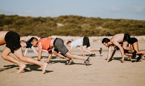 Happy Weekend: &Gamma;&upsilon;&mu;&nu;&alpha;&sigma;&tau;&iota;&kappa;ή &tau;&omicron; &Sigma;&alpha;&beta;&beta;&alpha;&tau;&omicron;&kappa;ύ&rho;&iota;&alpha;&kappa;&omicron; &delta;ί&pi;&lambda;&alpha; &sigma;&tau;&eta; &theta;ά&lambda;&alpha;&sigma;&sigma;&alpha; &gamma;&iota;&alpha; &mu;&iota;&kappa;&rho;&omicron;ύ&sigmaf; &kappa;&alpha;&iota; &mu;&epsilon;&gamma;ά&lambda;&omicron;&upsilon;&sigmaf;!