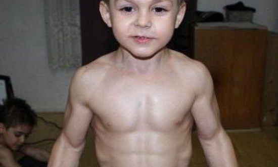 &Sigma;&Omicron;&Kappa;! &Pi;ώ&sigmaf; &epsilon;ί&nu;&alpha;&iota; &sigma;ή&mu;&epsilon;&rho;&alpha; &omicron; 11&chi;&rho;&omicron;&nu;&omicron;&sigmaf; bodybuilder &tau;&omicron;&upsilon; &beta;&iota;&beta;&lambda;ί&omicron;&upsilon; Guinness; (photos)