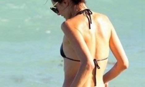 &Pi;&omicron;&iota;&omicron; &epsilon;ί&nu;&alpha;&iota; &tau;&omicron; &mu;&omicron;&nu;&tau;έ&lambda;&omicron; &mu;&epsilon; &tau;&omicron; &laquo;&kappa;&alpha;&upsilon;&tau;ό&raquo; &mu;&alpha;ύ&rho;&omicron; &mu;&pi;&iota;&kappa;ί&nu;&iota;; (&Phi;&Omega;&Tau;&Omicron;)