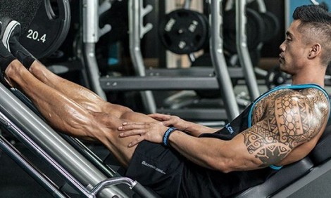 «Ανατίναξε» τα πόδια σου με τη καθιστή πρέσα