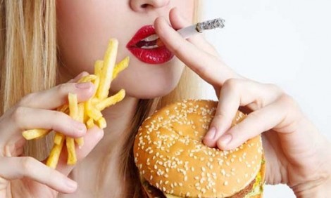 Γιατί δεν πρέπει να καπνίζουμε μετά το φαγητό