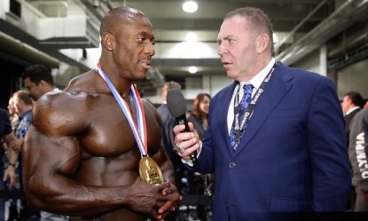 Shawn Rhoden, &omicron; &mu;&epsilon;&gamma;&alpha;&lambda;ύ&tau;&epsilon;&rho;&omicron;&sigmaf; &sigma;&epsilon; &eta;&lambda;&iota;&kappa;ί&alpha; &nu;&iota;&kappa;&eta;&tau;ή&sigmaf; &tau;&omicron;&upsilon; Mr. Olympia!