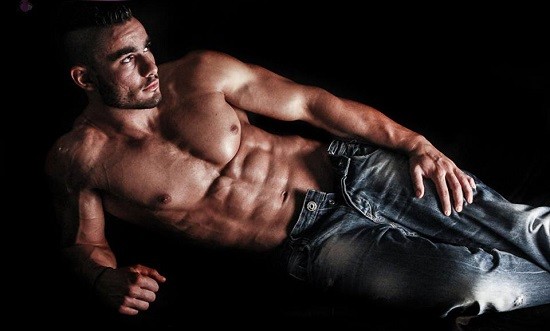 &Omicron; bodybuilder &mu;&epsilon; &tau;&omicron; &laquo;&alpha;&gamma;&alpha;&lambda;&mu;&alpha;&tau;έ&nu;&iota;&omicron;&raquo; &sigma;ώ&mu;&alpha; &pi;&omicron;&upsilon; &sigma;&upsilon;&mu;&mu;&epsilon;&tau;έ&chi;&epsilon;&iota; &sigma;&tau;&omicron; Power of Love