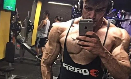 &Beta;&rho;&alpha;&zeta;&iota;&lambda;ί&alpha;: 28&chi;&rho;&omicron;&nu;&omicron;&sigmaf; &pi;&rho;ώ&eta;&nu; bodybuilder έ&pi;&alpha;&theta;&epsilon; &kappa;&alpha;&rho;&delta;&iota;&alpha;&kappa;ή &alpha;&nu;&alpha;&kappa;&omicron;&pi;ή &kappa;&alpha;&iota; &pi;έ&theta;&alpha;&nu;&epsilon; &sigma;&tau;&omicron; &gamma;&upsilon;&mu;&nu;&alpha;&sigma;&tau;ή&rho;&iota;&omicron;