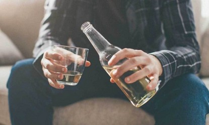 &Kappa;&omicron;&rho;&omega;&nu;&omicron;ϊό&sigmaf;: M&pi;&omicron;&rho;&epsilon;ί &tau;&omicron; &xi;ί&delta;&iota; ή &tau;&omicron; &alpha;&lambda;&kappa;&omicron;ό&lambda; &nu;&alpha; &tau;&omicron;&nu; &sigma;&kappa;&omicron;&tau;ώ&sigma;&omicron;&upsilon;&nu;;