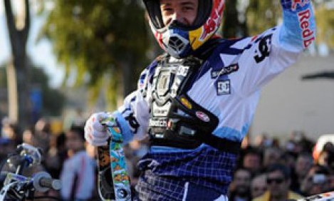 &Sigma;&upsilon;&gamma;&kappa;&lambda;&omicron;&nu;&iota;&sigma;&tau;&iota;&kappa;ό!!!"&Pi;έ&tau;&alpha;&xi;&epsilon;" &mu;&epsilon; &tau;&eta; &mu;&eta;&chi;&alpha;&nu;ή &tau;&omicron;&upsilon; &pi;ά&nu;&omega; &alpha;&pi;ό &tau;&omicron;&nu; &Iota;&sigma;&theta;&mu;ό &tau;&eta;&sigmaf; &Kappa;&omicron;&rho;ί&nu;&theta;&omicron;&upsilon; (video)