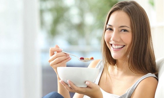 &Omicron;&iota; &pi;έ&nu;&tau;&epsilon; &tau;&rho;&omicron;&phi;έ&sigmaf; &pi;&omicron;&upsilon; &mu;&alpha;&sigmaf; &gamma;&epsilon;&mu;ί&zeta;&omicron;&upsilon;&nu; &epsilon;&nu;έ&rho;&gamma;&epsilon;&iota;&alpha;