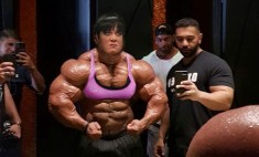 &Tau;&omicron; ά&delta;&omicron;&xi;&omicron; &tau;έ&lambda;&omicron;&sigmaf; &tau;&eta;&sigmaf; &pi;&iota;&omicron; &delta;&iota;ά&sigma;&eta;&mu;&eta;&sigmaf; bodybuilder Chyna (vid)