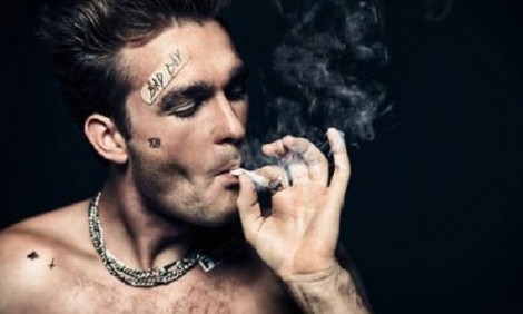 &Gamma;&iota;&alpha;&tau;ί &omicron;&iota; &gamma;&upsilon;&nu;&alpha;ί&kappa;&epsilon;&sigmaf; &pi;&rho;&omicron;&tau;&iota;&mu;&omicron;ύ&nu; &tau;&alpha; &laquo;&kappa;&alpha;&kappa;ά &pi;&alpha;&iota;&delta;&iota;ά&raquo;