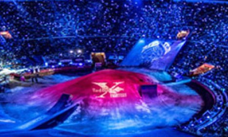 H &Alpha;&theta;ή&nu;&alpha; &upsilon;&pi;&omicron;&delta;έ&chi;&epsilon;&tau;&alpha;&iota; &gamma;&iota;&alpha; &pi;&rho;ώ&tau;&eta; &phi;&omicron;&rho;ά &tau;&omicron; Red Bull X-Fighters!