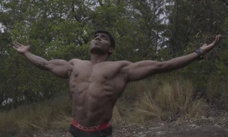 &Mu;έ&sigma;&alpha; &sigma;&tau;&omicron;&nu; &kappa;ό&sigma;&mu;&omicron; &tau;&omega;&nu; &Iota;&nu;&delta;ώ&nu; bodybuilders (video)