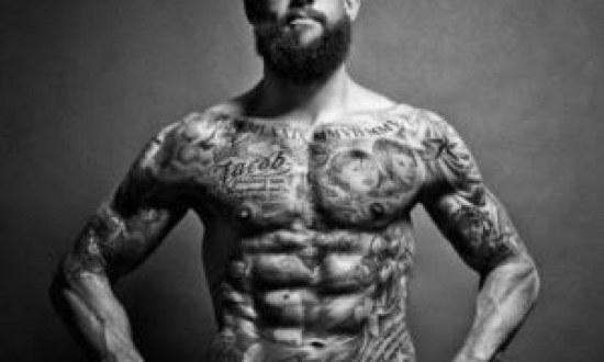 Γιατί δεν πρέπει να κάνουμε τατουάζ το καλοκαίρι