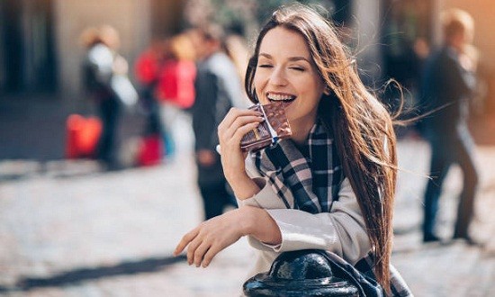 &Gamma;&iota;&alpha;&tau;ί &tau;&omicron; &chi;&epsilon;&iota;&mu;ώ&nu;&alpha; έ&chi;&omicron;&upsilon;&mu;&epsilon;... &lambda;&iota;&gamma;&omicron;ύ&rho;&epsilon;&sigmaf; &gamma;&iota;&alpha; &gamma;&lambda;&upsilon;&kappa;ά; &Omicron;&iota; &pi;&iota;&omicron; &upsilon;&gamma;&iota;&epsilon;&iota;&nu;έ&sigmaf; &epsilon;&pi;&iota;&lambda;&omicron;&gamma;έ&sigmaf;