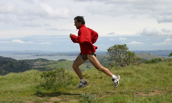 Chi running: &Tau;&omicron; &mu;&upsilon;&sigma;&tau;&iota;&kappa;ό &gamma;&iota;&alpha; &pi;&iota;&omicron; &alpha;&nu;ώ&delta;&upsilon;&nu;&omicron; &kappa;&alpha;&iota; &epsilon;&upsilon;&chi;ά&rho;&iota;&sigma;&tau;&omicron; &tau;&rho;έ&xi;&iota;&mu;&omicron;