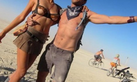 &Xi;&epsilon;&kappa;ί&nu;&eta;&sigma;&epsilon; &tau;&omicron;... &kappa;&alpha;&upsilon;&tau;ό &pi;ά&rho;&tau;&iota; &sigma;&tau;&alpha; &sigma;ύ&gamma;&chi;&rho;&omicron;&nu;&alpha; &laquo;&Sigma;ό&delta;&omicron;&mu;&alpha; &kappa;&alpha;&iota; &Gamma;ό&mu;&omicron;&rho;&rho;&alpha;&raquo;