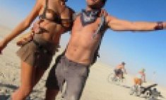 &Xi;&epsilon;&kappa;ί&nu;&eta;&sigma;&epsilon; &tau;&omicron;... &kappa;&alpha;&upsilon;&tau;ό &pi;ά&rho;&tau;&iota; &sigma;&tau;&alpha; &sigma;ύ&gamma;&chi;&rho;&omicron;&nu;&alpha; &laquo;&Sigma;ό&delta;&omicron;&mu;&alpha; &kappa;&alpha;&iota; &Gamma;ό&mu;&omicron;&rho;&rho;&alpha;&raquo;