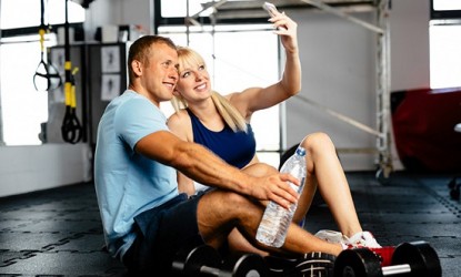 &Alpha;&pi;ό ό&tau;&iota; &pi;ά&sigma;&chi;&omicron;&upsilon;&nu; ό&sigma;&omicron;&iota; &alpha;&nu;&epsilon;&beta;ά&zeta;&omicron;&upsilon;&nu; &sigma;&upsilon;&nu;έ&chi;&epsilon;&iota;&alpha; selfies &mu;&epsilon; &tau;&iota;&sigmaf; &alpha;&theta;&lambda;&eta;&tau;&iota;&kappa;έ&sigmaf; &epsilon;&pi;&iota;&delta;ό&sigma;&epsilon;&iota;&sigmaf; &tau;&omicron;&upsilon;&sigmaf;;