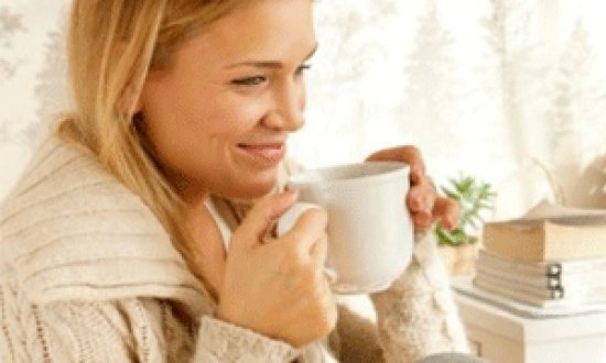 Η άσκηση που μπορείτε να κάνετε πίνοντας καφέ και θα σας χαρίσει τέλεια πόδια !!!