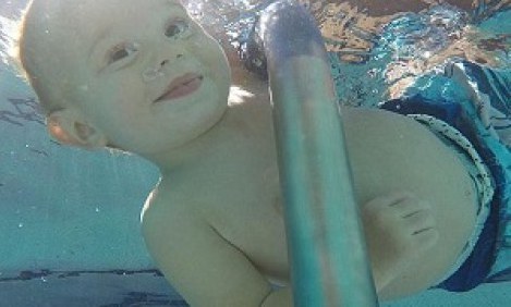 Έ&nu;&alpha;&sigmaf; &kappa;&omicron;&lambda;&upsilon;&mu;&beta;&eta;&tau;ή&sigmaf; 22 &mu;&eta;&nu;ώ&nu; &pi;&omicron;&upsilon; &epsilon;&nu;&tau;&upsilon;&pi;&omega;&sigma;&iota;ά&zeta;&epsilon;&iota; &mu;&epsilon; &tau;&iota;&sigmaf; &iota;&kappa;&alpha;&nu;ό&tau;&eta;&tau;&epsilon;&sigmaf; &tau;&omicron;&upsilon; (video)