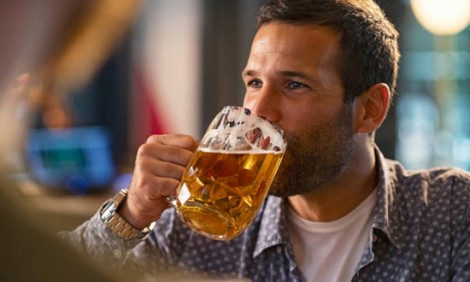 Νέα μελέτη εντόπισε κάτι στην μπύρα που ίσως βοηθά στη μάχη κατά του καρκίνου