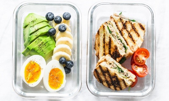 &Nu;&iota;&kappa;ώ&nu;&tau;&alpha;&sigmaf; &tau;&eta;&nu; &pi;&epsilon;ί&nu;&alpha; &sigma;&tau;&omicron; &gamma;&rho;&alpha;&phi;&epsilon;ί&omicron; &mu;&epsilon; &alpha;&upsilon;&tau;ά &tau;&alpha; &sigma;&nu;&alpha;&kappa;