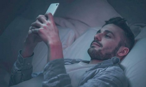 &Pi;&omicron;&rho;&nu;ό: &Eta; &beta;&alpha;&sigma;&iota;&kappa;ή &laquo;&pi;&alpha;&rho;&epsilon;&nu;έ&rho;&gamma;&epsilon;&iota;&alpha;&raquo; &pi;&omicron;&upsilon; &kappa;ά&nu;&epsilon;&iota; &tau;&omicron;&upsilon;&sigmaf; ά&nu;&delta;&rho;&epsilon;&sigmaf; &nu;&alpha; &alpha;&nu;&eta;&sigma;&upsilon;&chi;&omicron;ύ&nu;