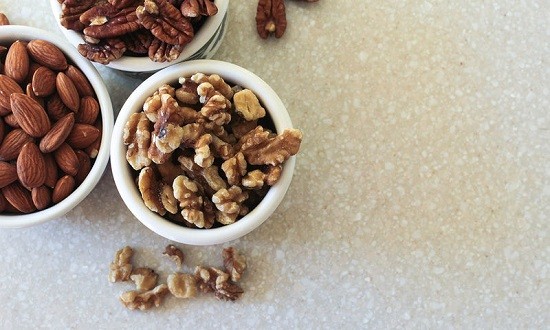 &Alpha;&mu;ύ&gamma;&delta;&alpha;&lambda;&alpha; vs &Kappa;&alpha;&rho;ύ&delta;&iota;&alpha;: &Theta;&epsilon;&rho;&mu;ί&delta;&epsilon;&sigmaf; &kappa;&alpha;&iota; &delta;&iota;&alpha;&tau;&rho;&omicron;&phi;&iota;&kappa;ή &alpha;&xi;ί&alpha;!