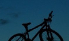&Nu;&upsilon;&chi;&tau;&epsilon;&rho;&iota;&nu;ή &Alpha;&theta;ή&nu;&alpha;... by bike! (VIDEO)