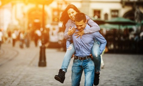 &Pi;&rho;ό&sigma;&omega;&pi;&omicron; ή &sigma;ώ&mu;&alpha;: &Tau;&iota; &kappa;&omicron;&iota;&tau;ά&mu;&epsilon; ό&tau;&alpha;&nu; &epsilon;&pi;&iota;&lambda;έ&gamma;&omicron;&upsilon;&mu;&epsilon; &sigma;ύ&nu;&tau;&rho;&omicron;&phi;&omicron;;