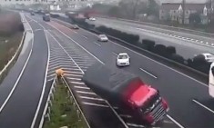 &Alpha;&upsilon;&tau;ό&sigmaf; &epsilon;ί&nu;&alpha;&iota; &omicron; &pi;&iota;&omicron; &eta;&lambda;ί&theta;&iota;&omicron;&sigmaf; &omicron;&delta;&eta;&gamma;ό&sigmaf; &sigma;&tau;&omicron;&nu; &kappa;ό&sigma;&mu;&omicron; (video)