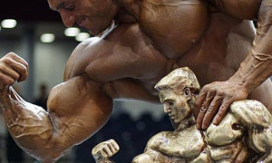 To &Gamma;&epsilon;&nu;&iota;&kappa;ό &omicron; &Lambda;&epsilon;&upsilon;&tau;έ&rho;&eta;&sigmaf; &Sigma;&iota;&delta;&eta;&rho;ό&pi;&omicron;&upsilon;&lambda;&omicron;&sigmaf; &sigma;&tau;&omicron; Mr. Universe &tau;&eta;&sigmaf; &Nu;&Alpha;C