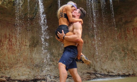 Ένα ζευγάρι γιόρτασε του Αγίου Βαλεντίνου κάνοντας γυμναστική σε κάθε απίθανο σημείο