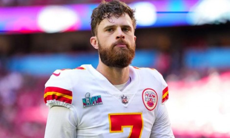 Ο αθλητης Χάρισον Μπάτκερ κέρδισε το βραβείο του «@sshole Of The Year» / «μ@λ@κ@ς της Χρονιάς»