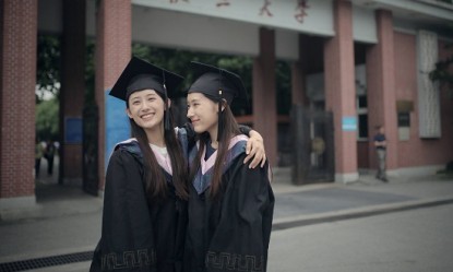 &Omicron;&iota; &delta;&upsilon;&omicron; &Kappa;&iota;&nu;έ&zeta;&epsilon;&sigmaf; bodybuilders &pi;&omicron;&upsilon; &laquo;έ&beta;&gamma;&alpha;&lambda;&alpha;&nu;&raquo; &tau;&omicron; &Chi;ά&rho;&beta;&alpha;&rho;&nu;&tau; &mu;έ&sigma;&alpha; &sigma;&epsilon; έ&nu;&alpha; &chi;&rho;ό&nu;&omicron;!