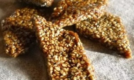 &Pi;&alpha;&sigma;&tau;έ&lambda;&iota;, &eta; &gamma;&lambda;&upsilon;&kappa;&iota;ά &laquo;&sigma;&upsilon;&mu;&mu;&alpha;&chi;ί&alpha;&raquo; &tau;&omicron;&upsilon; &mu;&epsilon;&lambda;&iota;&omicron;ύ &mu;&epsilon; &tau;&omicron; &sigma;&omicron;&upsilon;&sigma;ά&mu;&iota;