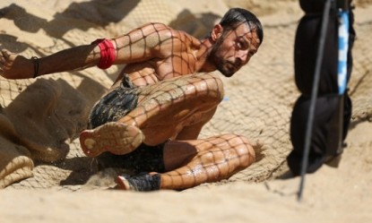 &Omicron; &Nu;&tau;ά&nu;&omicron;&sigmaf; &alpha;&pi;&omicron;&kappa;&alpha;&lambda;ύ&pi;&tau;&epsilon;&iota; &tau;&iota; &kappa;&omicron;&iota;&tau;ά&zeta;&epsilon;&iota; &pi;&rho;&omicron;&sigma;&epsilon;&kappa;&tau;&iota;&kappa;ά &sigma;&epsilon; &mu;&iota;&alpha; &gamma;&upsilon;&nu;&alpha;ί&kappa;&alpha;;