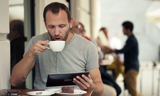 &Tau;&iota; &sigma;&upsilon;&mu;&beta;&alpha;ί&nu;&epsilon;&iota; &sigma;&tau;&omicron; &sigma;ώ&mu;&alpha; &sigma;&alpha;&sigmaf; ό&tau;&alpha;&nu; &pi;ί&nu;&epsilon;&tau;&epsilon; &kappa;ά&theta;&epsilon; &mu;έ&rho;&alpha; &kappa;&alpha;&phi;έ;