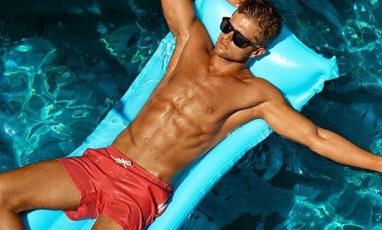 Ό&lambda;&alpha; ό&sigma;&alpha; &pi;&rho;έ&pi;&epsilon;&iota; &nu;&alpha; &gamma;&nu;&omega;&rho;ί&zeta;&epsilon;&iota; &kappa;ά&theta;&epsilon; ά&nu;&tau;&rho;&alpha;&sigmaf; &gamma;&iota;&alpha; &tau;&omicron; &alpha;&sigma;&phi;&alpha;&lambda;έ&sigmaf; &mu;&alpha;ύ&rho;&iota;&sigma;&mu;&alpha; &sigma;&tau;&omicron;&nu; ή&lambda;&iota;&omicron;