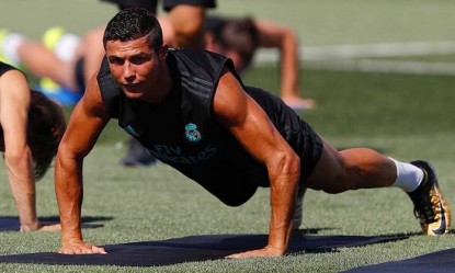 &Omicron; &Kappa;&rho;&iota;&sigma;&tau;&iota;ά&nu;&omicron; &Rho;&omicron;&nu;ά&lambda;&nu;&tau;&omicron; &kappa;ά&nu;&epsilon;&iota; push-ups &mu;&epsilon; &tau;&omicron; έ&nu;&alpha;&hellip; &chi;έ&rho;&iota;!